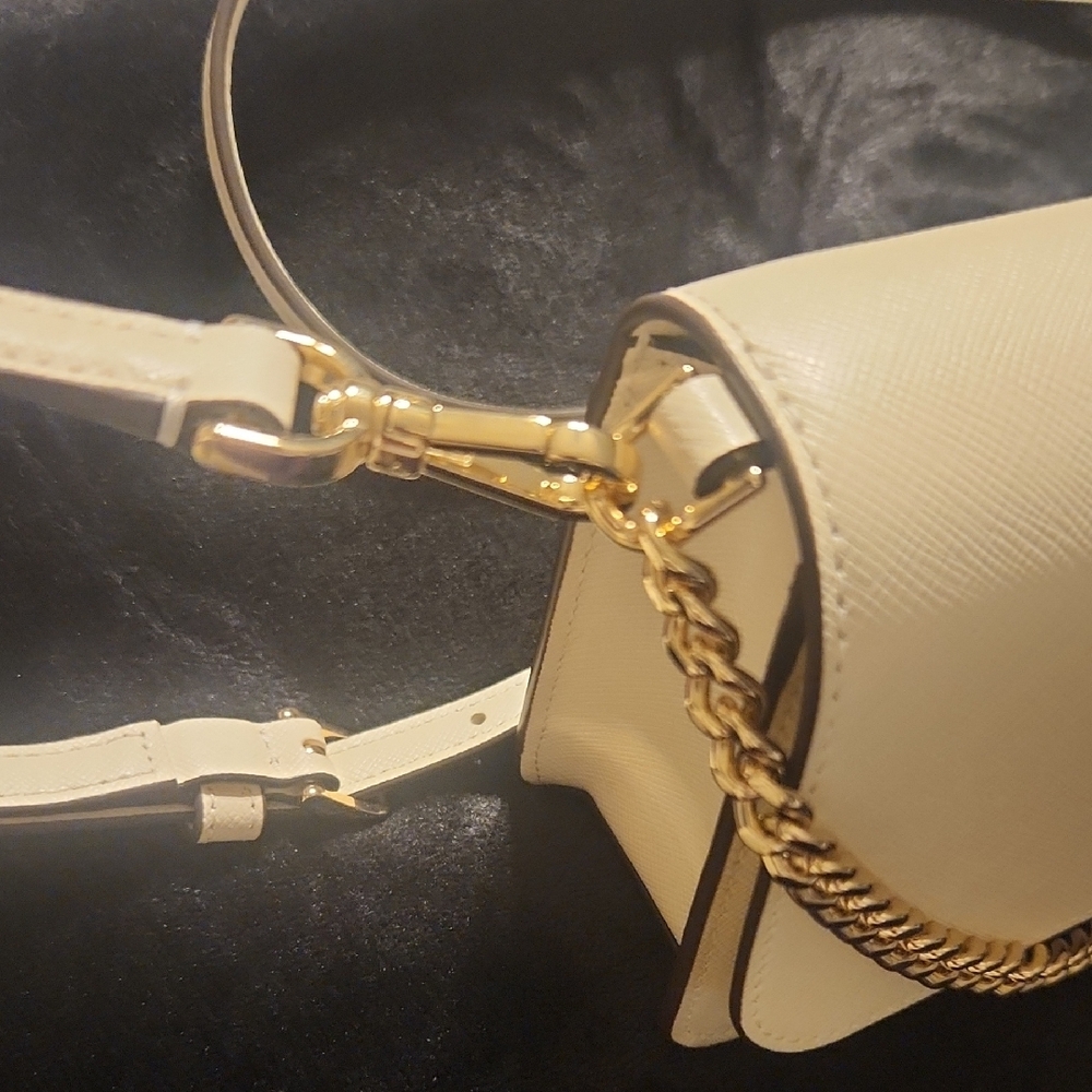 Kate Spade Cream Crossbody Bag with Gold Chain Accent - Picture 8 of 11